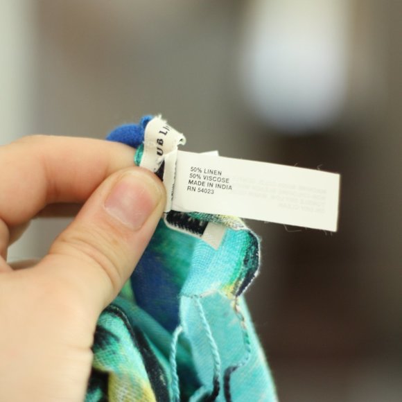 BANANA REPUBLIC Green and Blue Tie Dye Scarf or Wrap - Picture 4 of 5